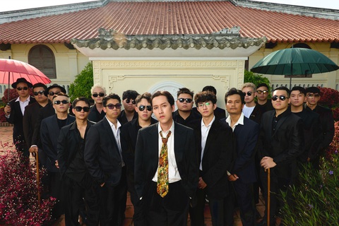 VP Bá Vương tung MV giàu có nhất V-pop - Ảnh 6. VP Bá Vương tung MV giàu có nhất V-pop - Ảnh 6.