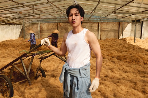 VP Bá Vương tung MV giàu có nhất V-pop - Ảnh 3. VP Bá Vương tung MV giàu có nhất V-pop - Ảnh 3.