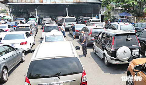 Đăng kiểm: tìm gấp lối ra - Ảnh 4. Trạm đăng kiểm 50-03S (Bình Triệu, TP Thủ Đức, TP.HCM) hoạt động không giờ nghỉ trưa - Ảnh: T.T.D.