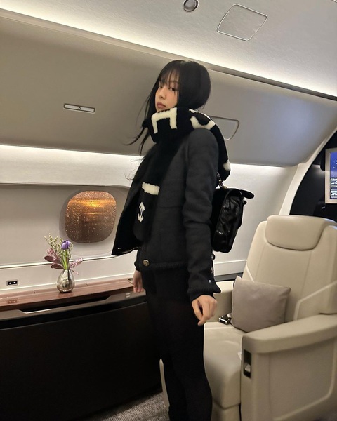 Blackpink chi tiền khổng lồ thuê chuyên cơ riêng - Ảnh 3. Blackpink chi tiền khổng lồ thuê chuyên cơ riêng - Ảnh 3.