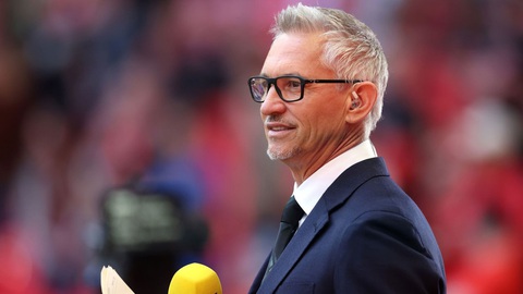 Tiền đạo Lineker bị Đài BBC ‘treo mic’ vì phát ngôn chính trị - Ảnh 1. Tiền đạo Lineker bị Đài BBC ‘treo mic’ vì phát ngôn chính trị - Ảnh 1.