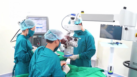 Bệnh viện Đại học Y Tân Tạo triển khai dịch vụ phẫu thuật kỹ thuật cao - Ảnh 3. Bệnh viện Đại học Y Tân Tạo triển khai dịch vụ phẫu thuật kỹ thuật cao - Ảnh 3.