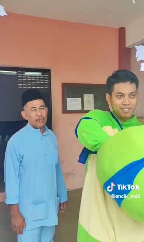 Chàng trai làm điều bất ngờ trong ngày cưới của người yêu cũ - Ảnh 2. Chàng trai làm điều bất ngờ trong ngày cưới của người yêu cũ - Ảnh 2.