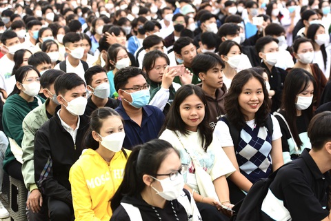 Hôm nay 11-3, hai chương trình tư vấn tuyển sinh tại Kiên Giang - Ảnh 1. Học sinh đến với chương trình tư vấn tuyển sinh hướng nghiệp diễn ra tại Trường ĐH Kiên Giang sáng 11-3 - Ảnh: DUYÊN PHAN