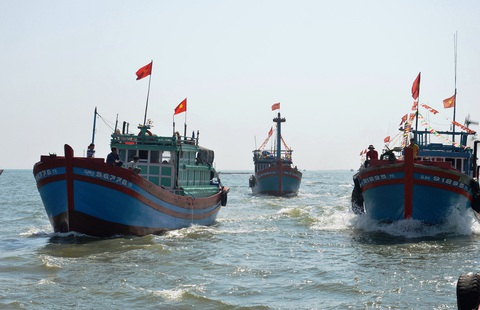Can trường trên sóng gió đại dương - Kỳ cuối: Xóm Hoàng Sa và những bộ sử sống can trường - Ảnh 2. Đội tàu cá ngư dân Gành Cả truyền đời ngang dọc biển Hoàng Sa - Ảnh: T.M.