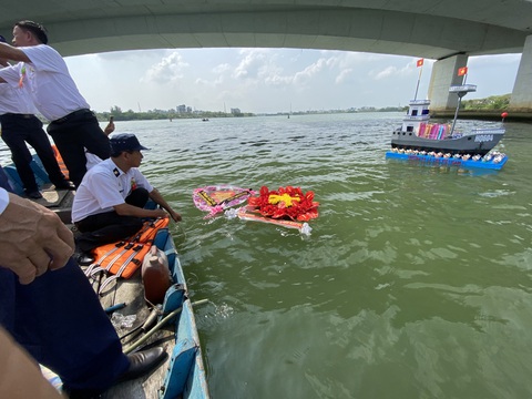 Lễ giỗ 64 liệt sĩ hy sinh tại Gạc Ma - Ảnh 4. Lễ giỗ 64 liệt sĩ hy sinh tại Gạc Ma - Ảnh 4.