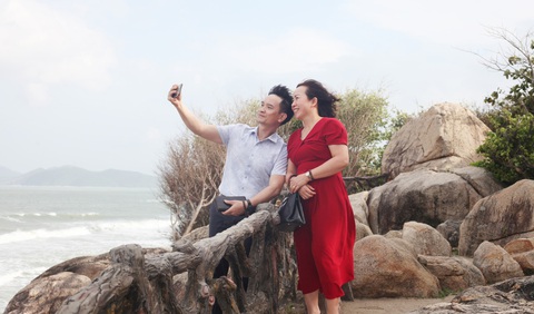 Già đi cùng người thương - Ảnh 1. Gia đình anh Trịnh Minh Nghĩa luôn rạng rỡ niềm vui bên nhau - Ảnh: NVCC