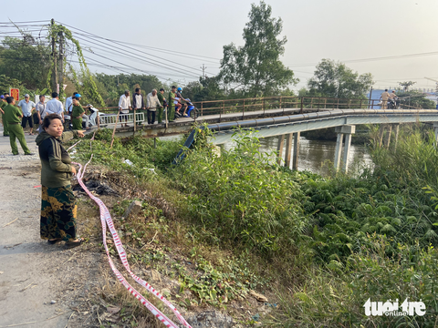 Phát hiện thi thể hai nam thanh niên ở dưới kênh - Ảnh 1. Phát hiện thi thể hai nam thanh niên ở dưới kênh - Ảnh 1.