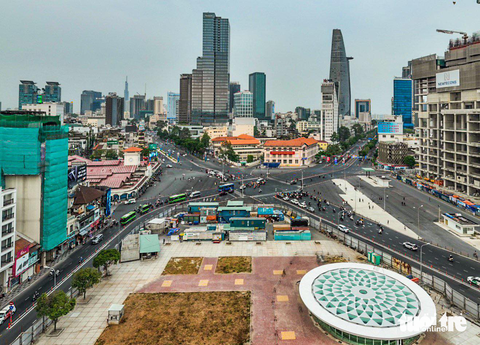 Các vòng xoay ở TP.HCM thay đổi diện mạo nhằm giảm ùn tắc giao thông - Ảnh 1. Các vòng xoay ở TP.HCM thay đổi diện mạo nhằm giảm ùn tắc giao thông - Ảnh 1.