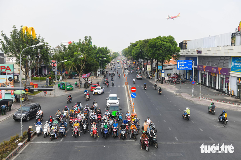 Các vòng xoay ở TP.HCM thay đổi diện mạo nhằm giảm ùn tắc giao thông - Ảnh 5. Các vòng xoay ở TP.HCM thay đổi diện mạo nhằm giảm ùn tắc giao thông - Ảnh 5.