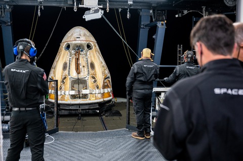 Tàu vũ trụ của tỉ phú Elon Musk đưa phi hành gia Mỹ, Nga về Trái đất an toàn - Ảnh 6. Tàu vũ trụ của tỉ phú Elon Musk đưa phi hành gia Mỹ, Nga về Trái đất an toàn - Ảnh 6.
