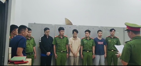 Bắt phó tổng giám đốc công ty đưa hối lộ cho các đăng kiểm viên - Ảnh 1. Bắt phó tổng giám đốc công ty đưa hối lộ cho các đăng kiểm viên - Ảnh 1.