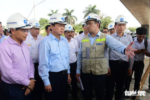 Phó thủ tướng Trần Hồng Hà: Tiền thì gửi tiết kiệm, dự án quan trọng lại trì trệ - Ảnh 2. Phó thủ tướng Trần Hồng Hà: Tiền thì gửi tiết kiệm, dự án quan trọng lại trì trệ - Ảnh 2.
