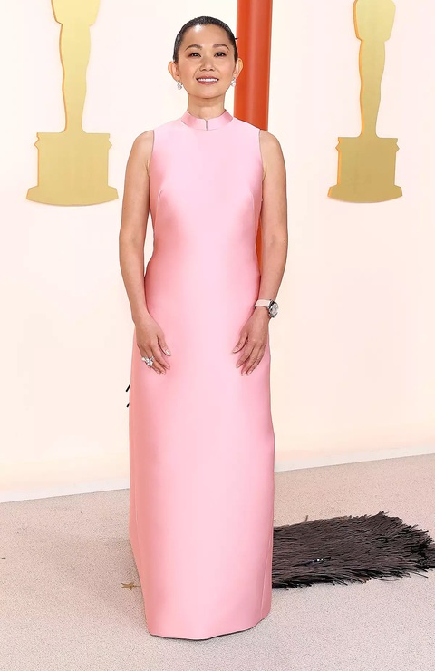 Thảm vàng Oscar 2023 và những bộ cánh ấn tượng - Ảnh 11. Thảm vàng Oscar 2023 và những bộ cánh ấn tượng - Ảnh 11.