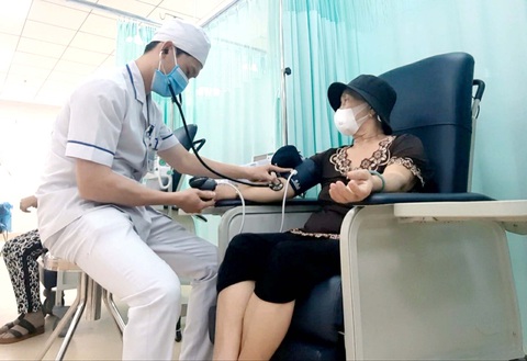 Người dân đến Bệnh viện Ung bướu (TP.HCM) để thăm khám, tầm soát, điều trị - Ảnh: THU HIẾN Người dân đến Bệnh viện Ung bướu (TP.HCM) để thăm khám, tầm soát, điều trị - Ảnh: THU HIẾN