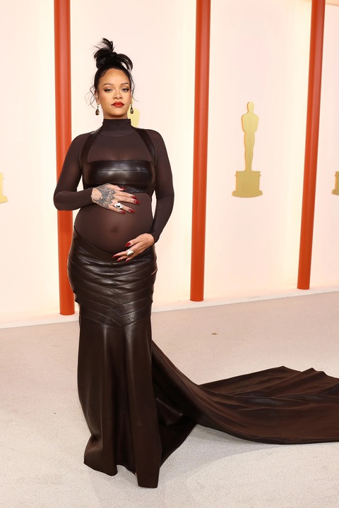 Thảm vàng Oscar 2023 và những bộ cánh ấn tượng - Ảnh 9. Thảm vàng Oscar 2023 và những bộ cánh ấn tượng - Ảnh 9.