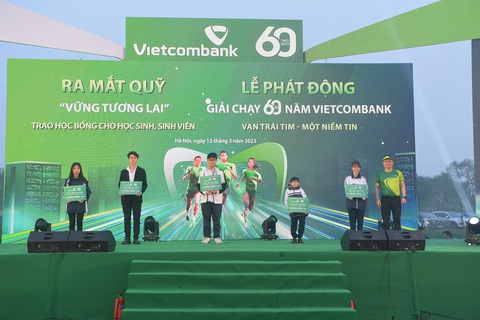 Vietcombank tổ chức giải chạy để tặng hơn 11 tỉ đồng cho học sinh, sinh viên nghèo tài năng - Ảnh 1. Vietcombank ra mắt Quỹ ‘Vững tương lai’ hỗ trợ học bổng cho học sinh, sinh viên nghèo, tài năng và phát động giải chạy - Ảnh: VCB