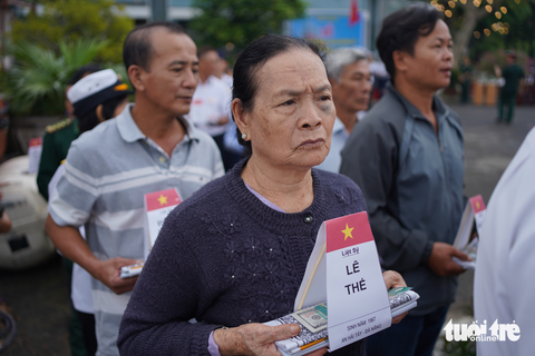 Tưởng niệm 64 anh linh liệt sĩ Gạc Ma: Đồng đội ơi, hãy về đây! - Ảnh 4. Tưởng niệm 64 anh linh liệt sĩ Gạc Ma: Đồng đội ơi, hãy về đây! - Ảnh 4.