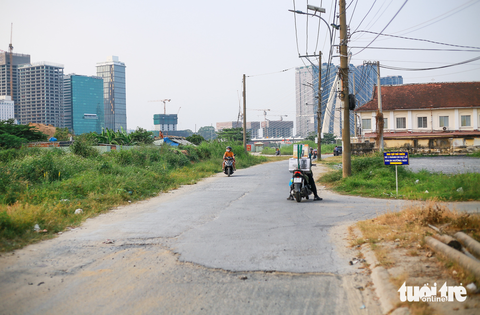 Các tuyến đường TP.HCM yêu cầu Công ty Đại Quang Minh bàn giao ra sao? - Ảnh 8. Đường Nguyễn Thiện Thành - tuyến đường dẫn vào hai công trình Công giáo cổ - xuống cấp.