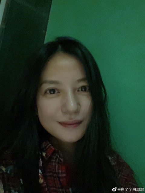 Triệu Vy lộ diện vào sinh nhật, gương mặt hốc hác khác thường - Ảnh 5. Triệu Vy lộ diện vào sinh nhật, gương mặt hốc hác khác thường - Ảnh 5.