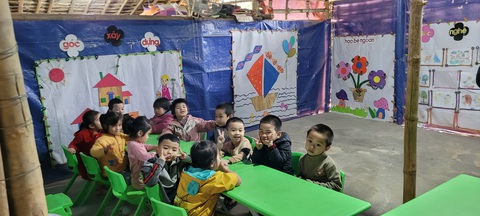 Lớp học mầm non gió lùa tứ bề nơi thượng nguồn sông Mã - Ảnh 4. Lớp học mầm non gió lùa tứ bề nơi thượng nguồn sông Mã - Ảnh 4.