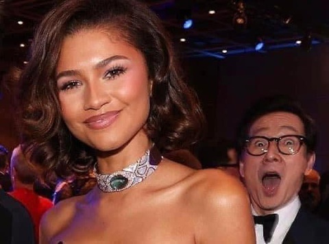 Quan Kế Huy gây thích thú với loạt ảnh ‘đu idol’ Hollywood - Ảnh 6. Quan Kế Huy gây thích thú với loạt ảnh ‘đu idol’ Hollywood - Ảnh 6.