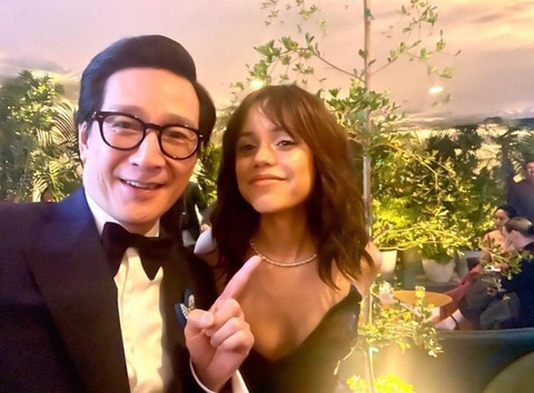 Quan Kế Huy gây thích thú với loạt ảnh ‘đu idol’ Hollywood - Ảnh 8. Quan Kế Huy gây thích thú với loạt ảnh ‘đu idol’ Hollywood - Ảnh 8.