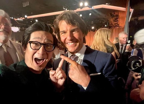 Quan Kế Huy gây thích thú với loạt ảnh ‘đu idol’ Hollywood - Ảnh 3. Quan Kế Huy gây thích thú với loạt ảnh ‘đu idol’ Hollywood - Ảnh 3.
