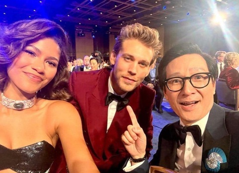 Quan Kế Huy gây thích thú với loạt ảnh ‘đu idol’ Hollywood - Ảnh 10. Quan Kế Huy gây thích thú với loạt ảnh ‘đu idol’ Hollywood - Ảnh 10.