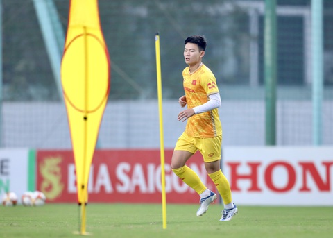 Ông Philippe Troussier gặp gỡ HLV U20 Việt Nam - Ảnh 1. Ông Philippe Troussier gặp gỡ HLV U20 Việt Nam - Ảnh 1.