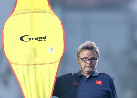 Ông Philippe Troussier gặp gỡ HLV U20 Việt Nam - Ảnh 2. Ông Philippe Troussier gặp gỡ HLV U20 Việt Nam - Ảnh 2.