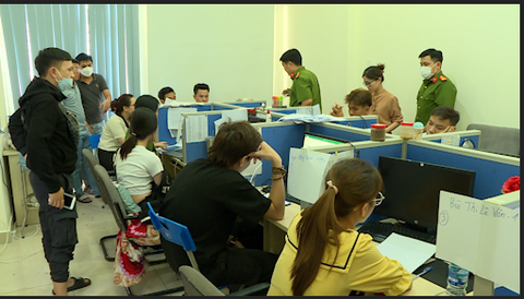 Khởi tố 14 người đòi nợ kiểu giang hồ, cưỡng đoạt tài sản để hưởng hoa hồng - Ảnh 1. Khởi tố 14 người đòi nợ kiểu giang hồ, cưỡng đoạt tài sản để hưởng hoa hồng - Ảnh 1.