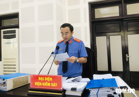 Xét xử đường dây làm sổ đỏ giả đánh tráo sổ thật để lừa đảo như phim - Ảnh 2. Xét xử đường dây làm sổ đỏ giả đánh tráo sổ thật để lừa đảo như phim - Ảnh 2.