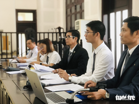 Xét xử đường dây làm sổ đỏ giả đánh tráo sổ thật để lừa đảo như phim - Ảnh 3. Xét xử đường dây làm sổ đỏ giả đánh tráo sổ thật để lừa đảo như phim - Ảnh 3.