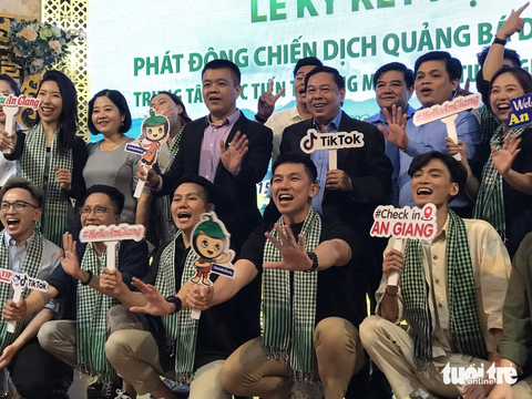 Số hóa du lịch An Giang trên nền tảng mạng xã hội - Ảnh 1. Số hóa du lịch An Giang trên nền tảng mạng xã hội - Ảnh 1.