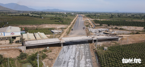 Không lùi thời gian, phải đảm bảo cao tốc Vĩnh Hảo - Phan Thiết khánh thành đúng dịp 30-4 - Ảnh 1. Không lùi thời gian, phải đảm bảo cao tốc Vĩnh Hảo - Phan Thiết khánh thành đúng dịp 30-4 - Ảnh 1.