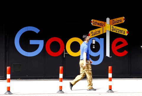 Hàng trăm nhân viên Google Thụy Sĩ tuần hành phản đối sa thải - Ảnh 1. Hàng trăm nhân viên Google Thụy Sĩ tuần hành phản đối sa thải - Ảnh 1.