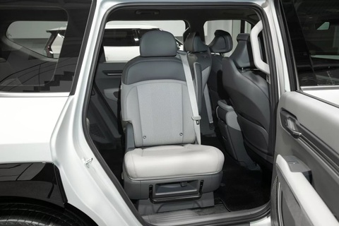 Kia EV9 ra mắt: SUV điện 7 chỗ rẻ nhất, ghế xoay 180 độ, rộng rãi cho cả nhà - Ảnh 14. Kia EV9 ra mắt: SUV điện 7 chỗ rẻ nhất, ghế xoay 180 độ, rộng rãi cho cả nhà - Ảnh 14.