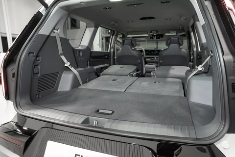 Kia EV9 ra mắt: SUV điện 7 chỗ rẻ nhất, ghế xoay 180 độ, rộng rãi cho cả nhà - Ảnh 15. Kia EV9 ra mắt: SUV điện 7 chỗ rẻ nhất, ghế xoay 180 độ, rộng rãi cho cả nhà - Ảnh 15.