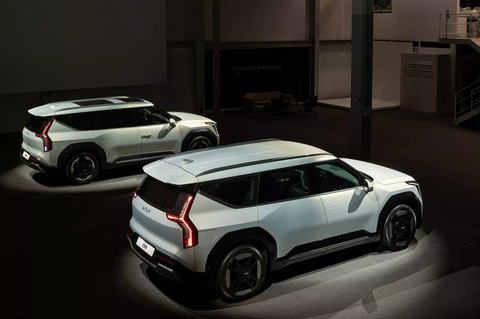 Kia EV9 ra mắt: SUV điện 7 chỗ rẻ nhất, ghế xoay 180 độ, rộng rãi cho cả nhà - Ảnh 8. Kia EV9 ra mắt: SUV điện 7 chỗ rẻ nhất, ghế xoay 180 độ, rộng rãi cho cả nhà - Ảnh 8.