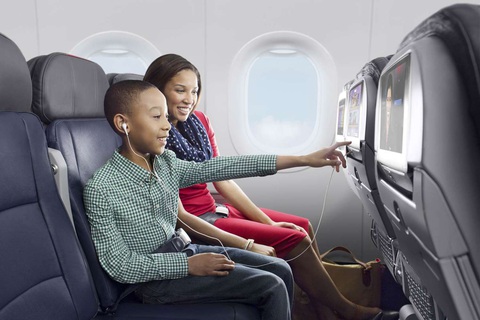 USDOT đề xuất sớm thông qua luật cấm các hãng hàng không thu phí chỗ ngồi gia đình - Ảnh 1. USDOT đề xuất sớm thông qua luật cấm các hãng hàng không thu phí chỗ ngồi gia đình - Ảnh 1.