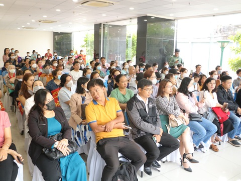 Phụ huynh TP.HCM đòi học phí, Shark Thủy nói ‘cần thời gian’ - Ảnh 3. Phụ huynh TP.HCM đòi học phí, Shark Thủy nói ‘cần thời gian’ - Ảnh 3.