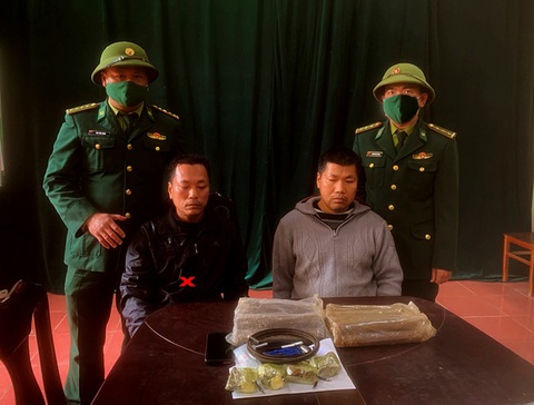 Phát hiện nhiều thuốc nổ trên tàu cá Nghệ An neo tại Quảng Bình - Ảnh 1. Phát hiện nhiều thuốc nổ trên tàu cá Nghệ An neo tại Quảng Bình - Ảnh 1.