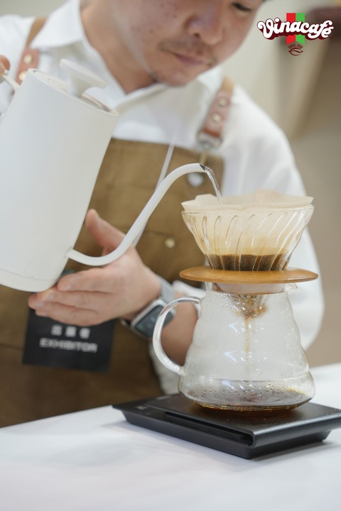 Vinacafé giới thiệu 3 dòng cà phê Việt Nam sang Nhật - Ảnh 2. Vinacafé giới thiệu 3 dòng cà phê Việt Nam sang Nhật - Ảnh 2.