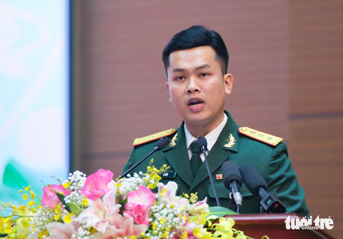 Chủ tịch nước dự lễ tuyên dương gương mặt trẻ toàn quân 2022 - Ảnh 8. Thượng úy Lê Hảo - trợ lý thanh niên, Phòng Chính trị, Bộ Tư lệnh TP.HCM, Quân khu 7 - chia sẻ những thành tích nổi bật trong các sáng kiến tận dụng ưu thế công nghệ thông tin