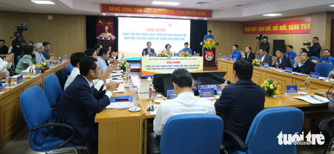 Bà Trương Thị Mai: Nghĩ đến lợi ích, vị trí nhiều quá, sự trong sáng không còn - Ảnh 1. Tọa đàm "Xây dựng, phát triển đội ngũ cán bộ trẻ đáp ứng yêu cầu, nhiệm vụ trong giai đoạn mới" sáng 16-3 - Ảnh: HÀ THANH