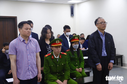 Cựu giám đốc ngân hàng trong vụ cho vay sai 360 tỉ lĩnh 7 năm tù - Ảnh 2. Cựu giám đốc ngân hàng trong vụ cho vay sai 360 tỉ lĩnh 7 năm tù - Ảnh 2.