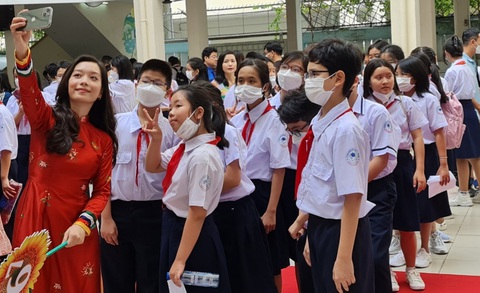 TP.HCM thí điểm không phân tuyến khi tuyển sinh lớp 1, lớp 6 - Ảnh 1. TP.HCM thí điểm không phân tuyến khi tuyển sinh lớp 1, lớp 6 - Ảnh 1.