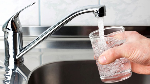 Mỹ hạn chế nồng độ “hóa chất vĩnh cửu” trong nước uống - Ảnh 1. Mỹ hạn chế nồng độ “hóa chất vĩnh cửu” trong nước uống - Ảnh 1.