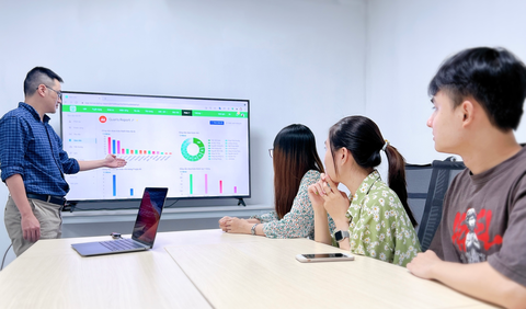 Start-up Việt chuyển đổi số cho doanh nghiệp, 180.000 người dùng hằng ngày - Ảnh 1. Start-up Việt chuyển đổi số cho doanh nghiệp, 180.000 người dùng hằng ngày - Ảnh 1.